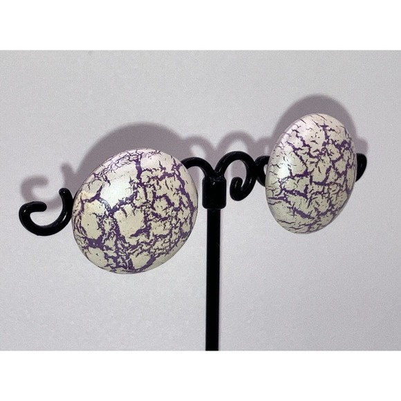 Vintage Purple and White Marbled Round Huggie Stud 7/8 Inch Earrings! - Picture 4 of 5